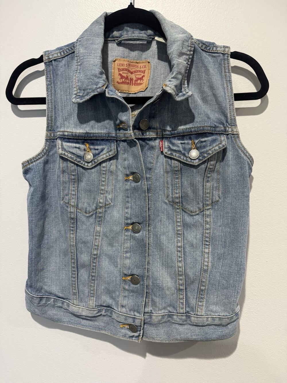 Levis Women's Light Wash Denim Trucker Vest Sleeveless Jacket Size Small